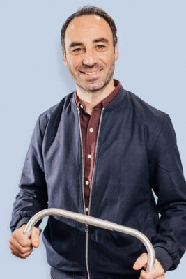Alexander Abbrederis, Geschäftsführer pratopac mit Fahrradlenker