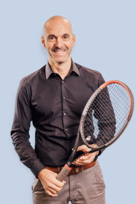 Harald Dürr, Verkaufsaußendienst bei pratopac mit Tennisschläger